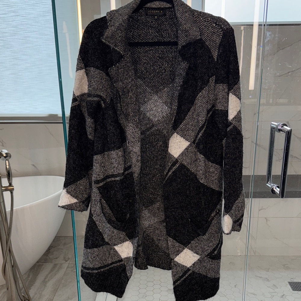 Joseph A Black and Gray Geometric Design Cardigan